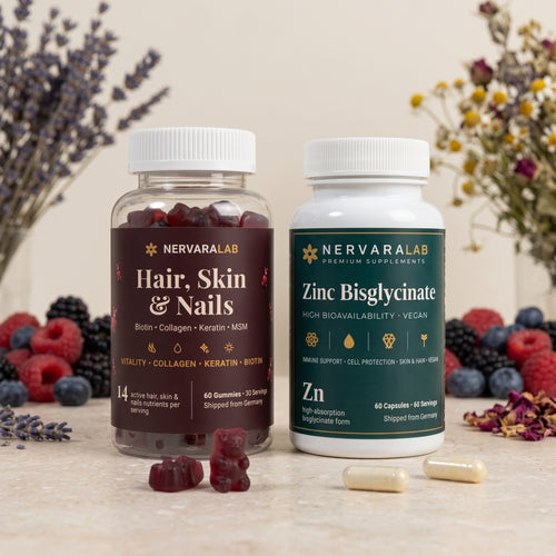 Haut-Set von NervaraLab – Dosen Hair, Skin & Nails Gummies und Zink Bisglycinat nebeneinander, umgeben von Beeren und getrockneten Blüten